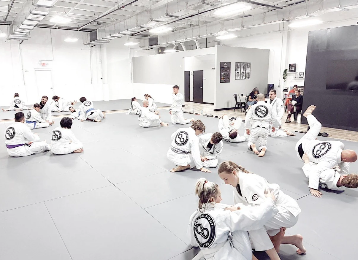 Students training together at Endless Fight Jiu Jitsu